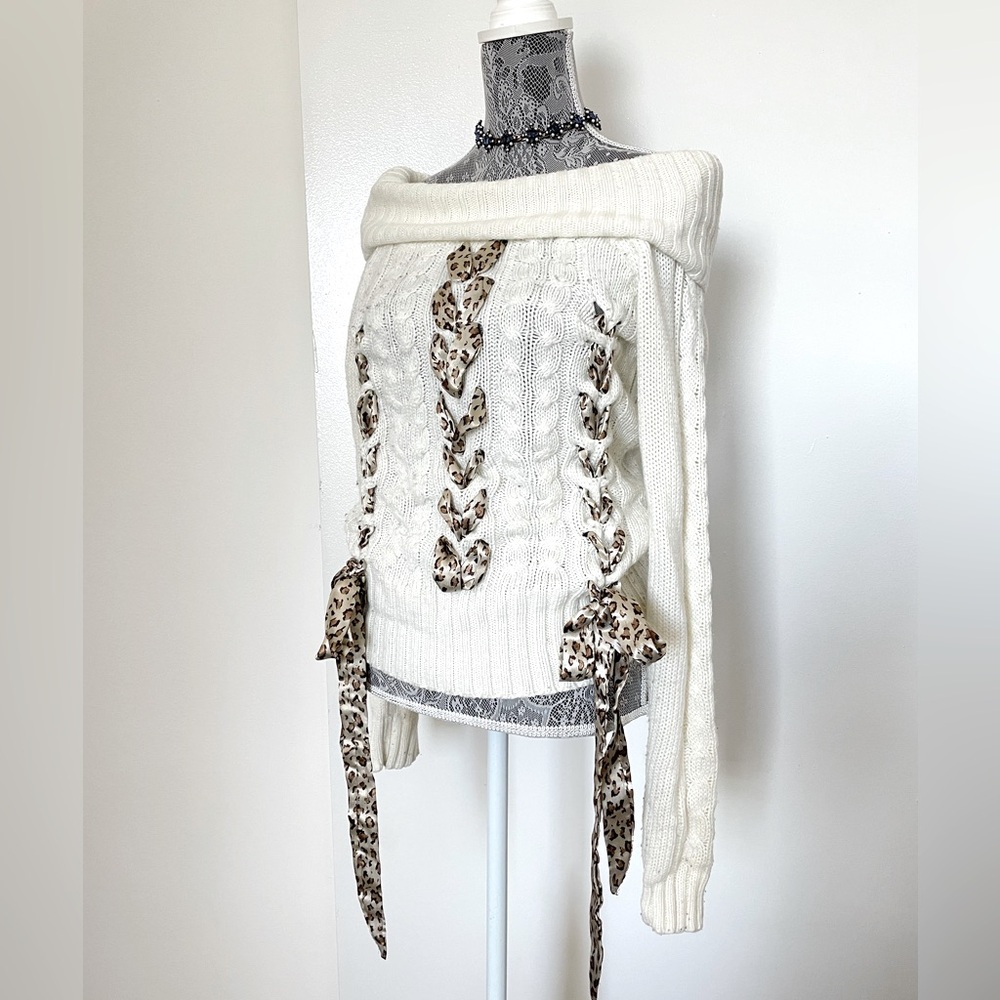 Satin ribbon off should cream sweater